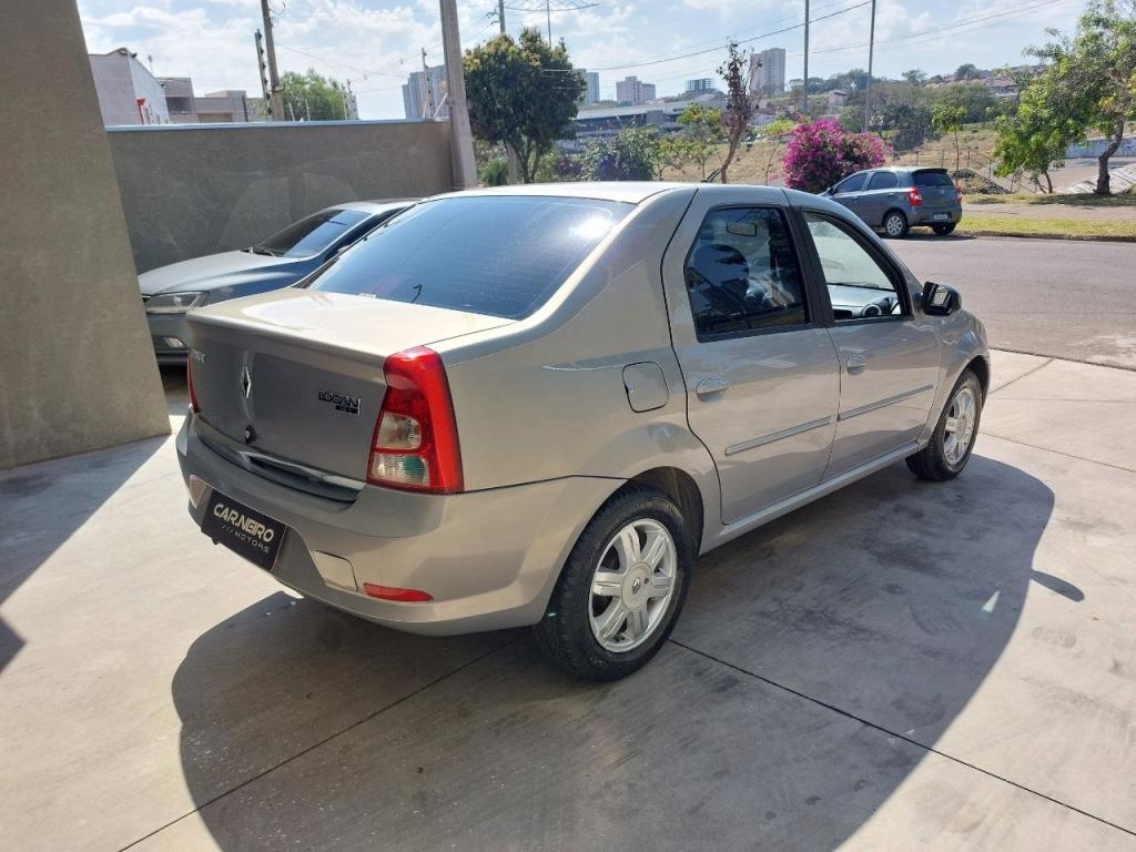 RENAULT Logan - Foto