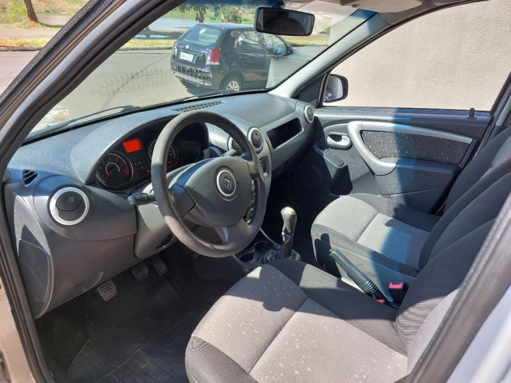 RENAULT Logan - Foto