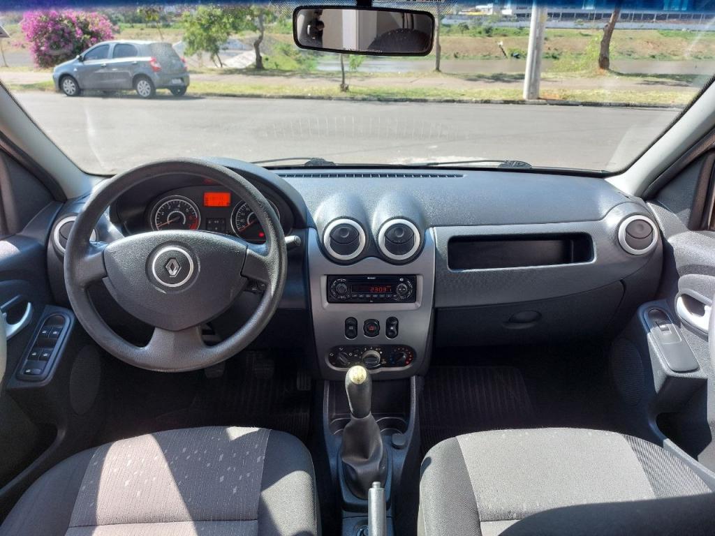 RENAULT Logan - Foto