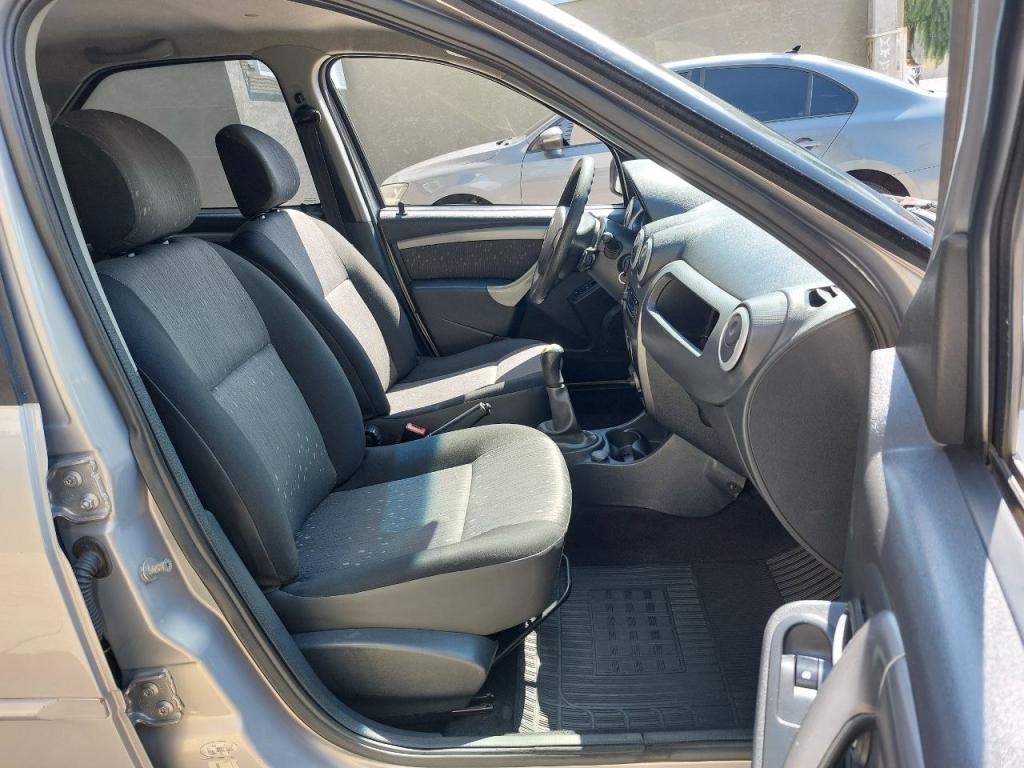 RENAULT Logan - Foto