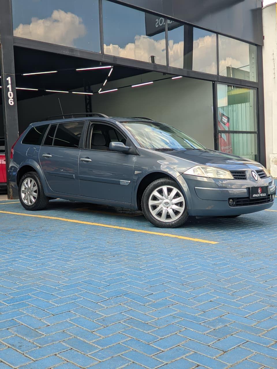 RENAULT Megane Grand Tour - Foto