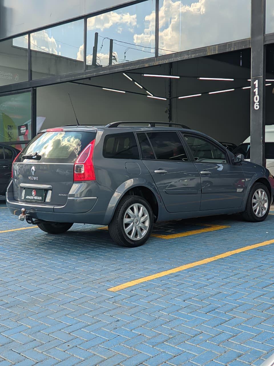 RENAULT Megane Grand Tour - Foto