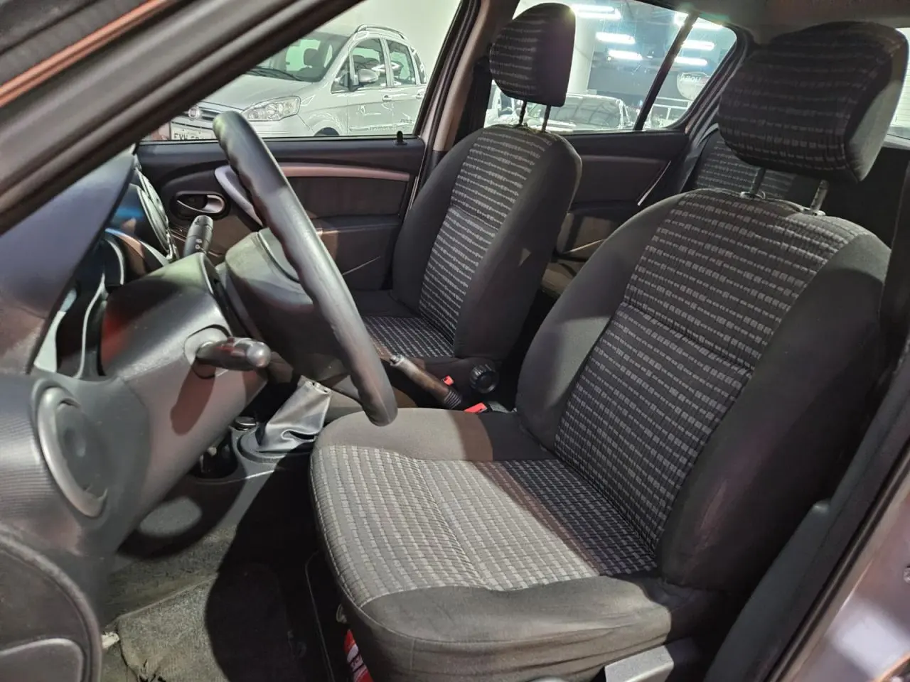 RENAULT Sandero - Foto