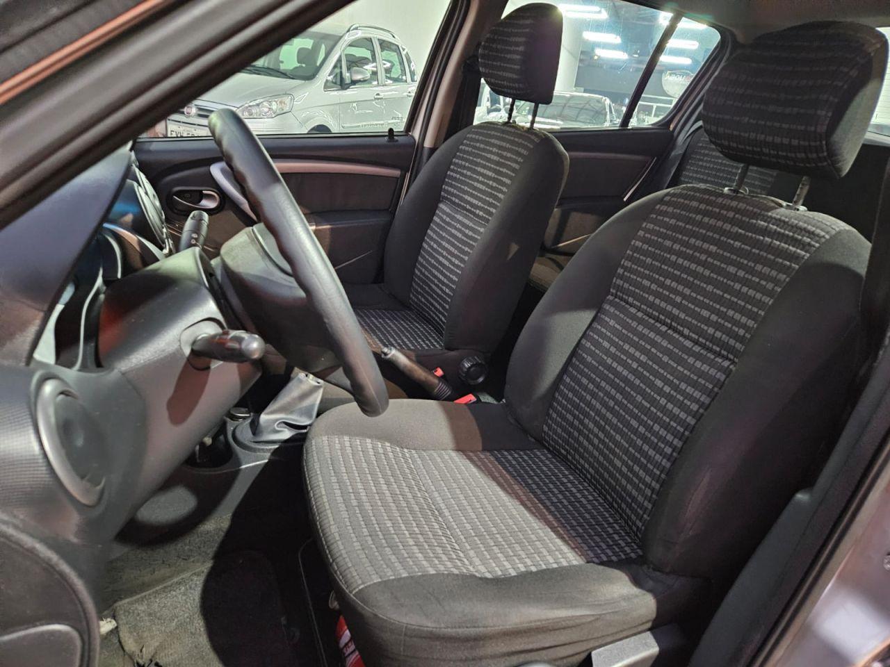 RENAULT Sandero - Foto