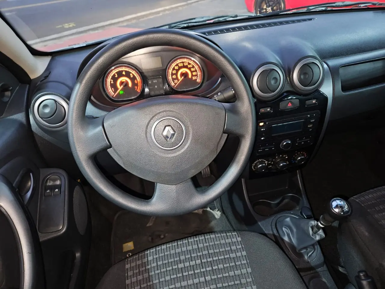 RENAULT Sandero - Foto