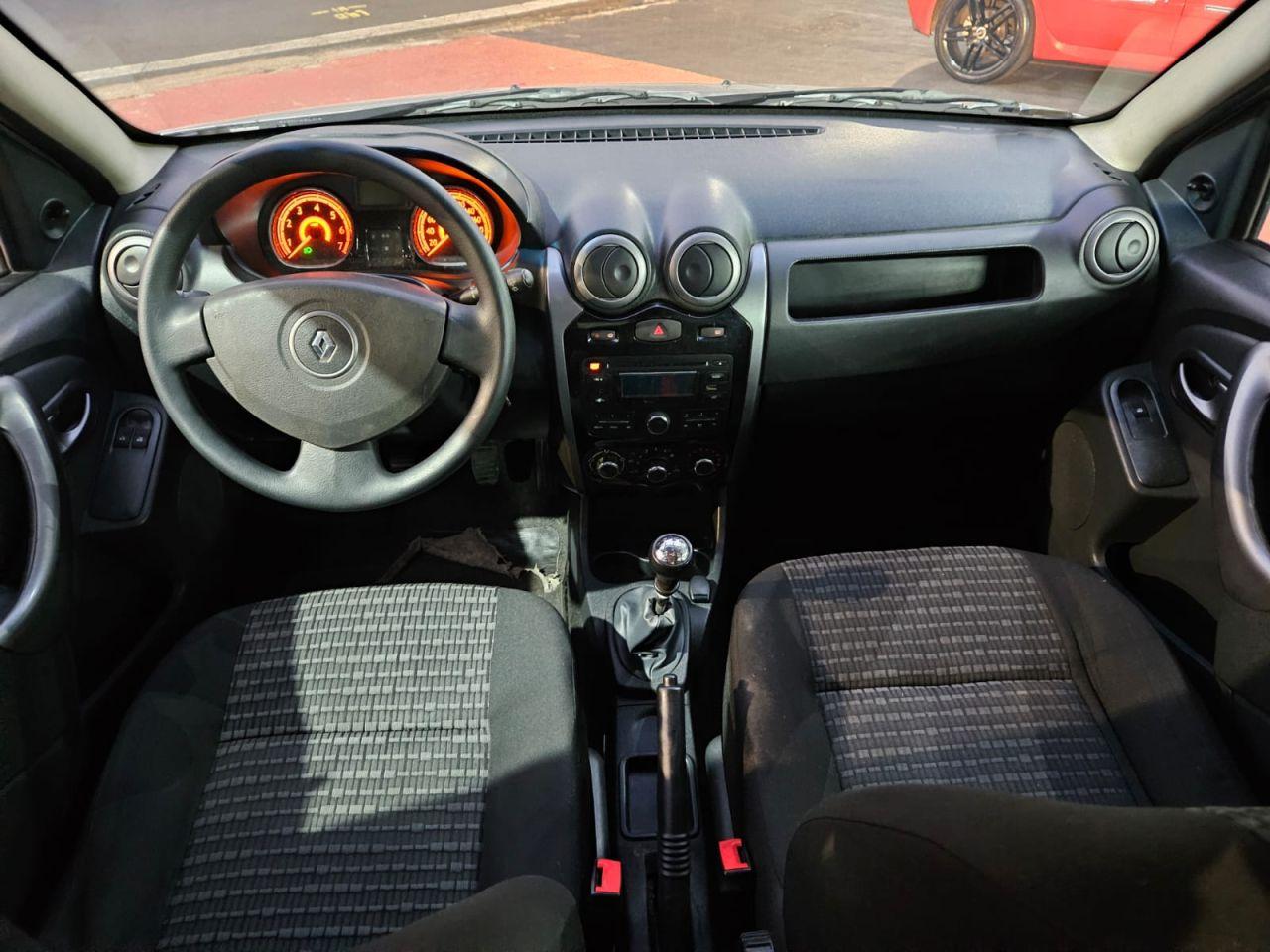 RENAULT Sandero - Foto