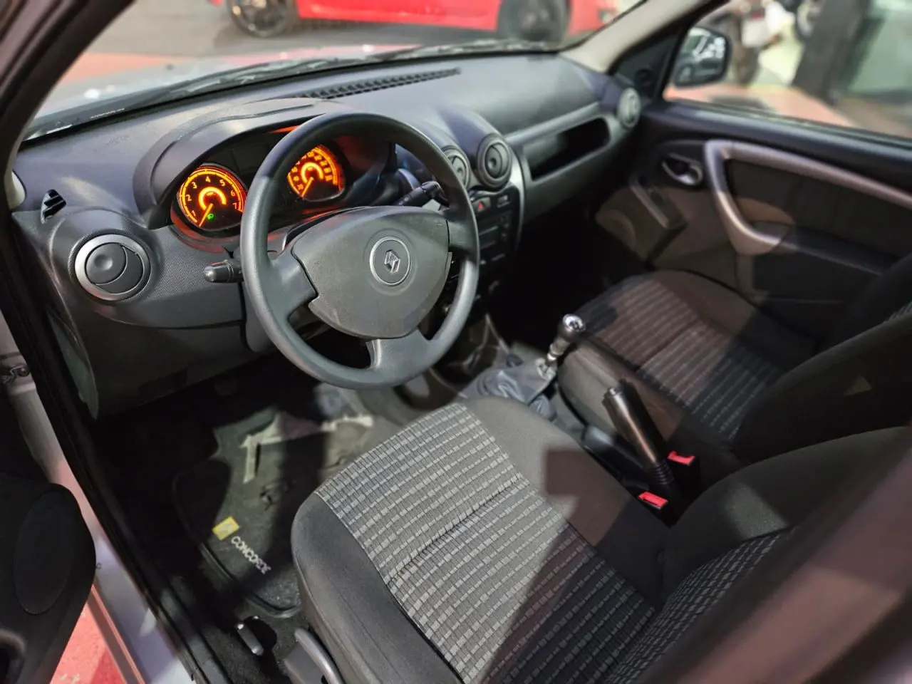 RENAULT Sandero - Foto