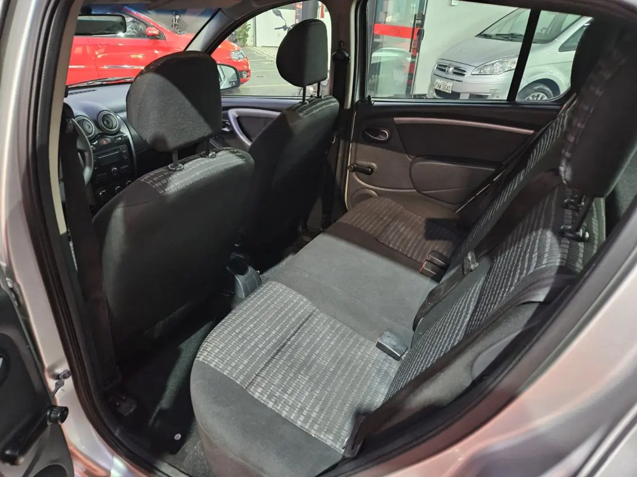 RENAULT Sandero - Foto