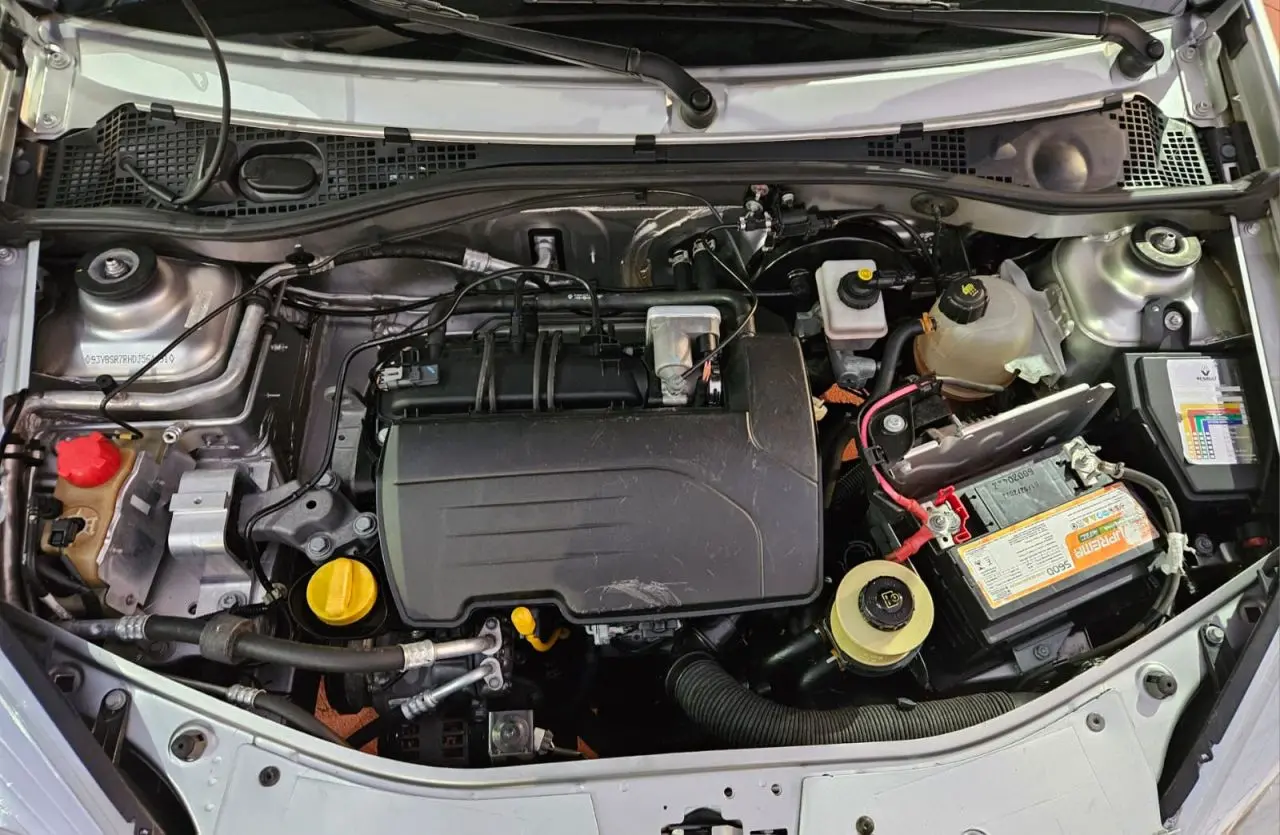 RENAULT Sandero - Foto