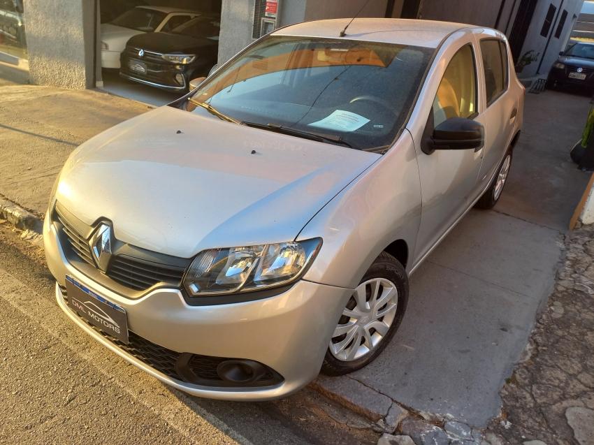 RENAULT Sandero - Foto