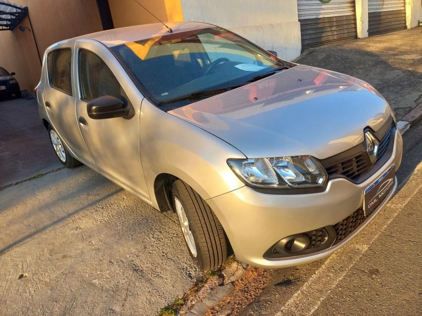 RENAULT Sandero - Foto