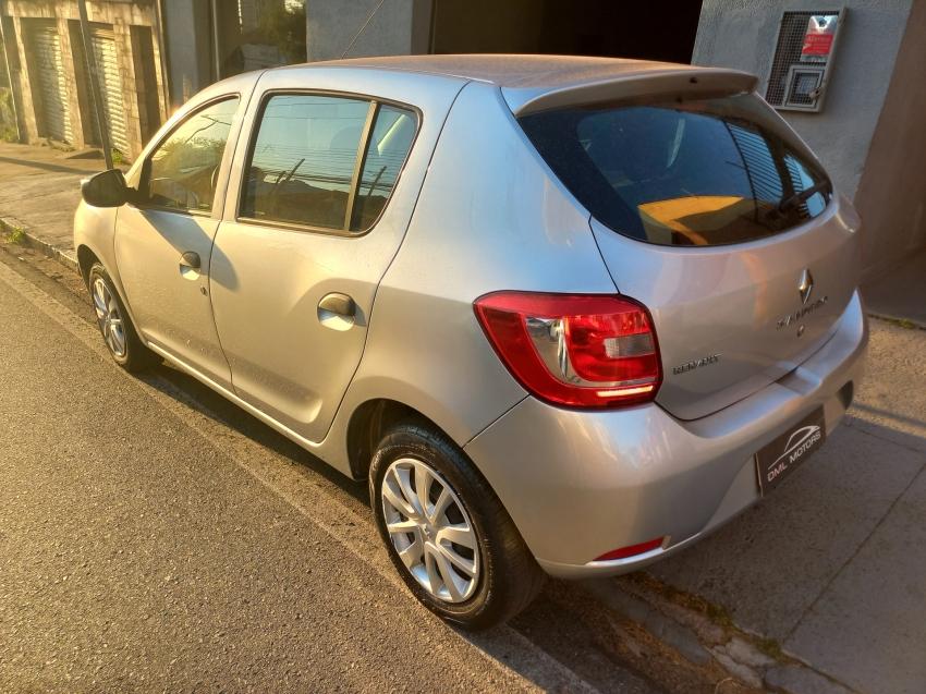 RENAULT Sandero - Foto