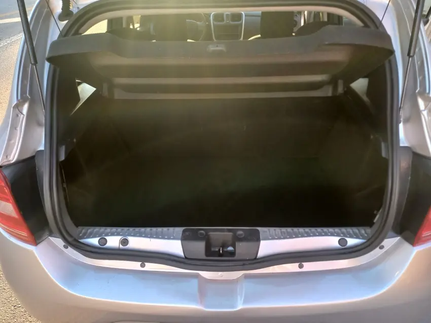 RENAULT Sandero - Foto