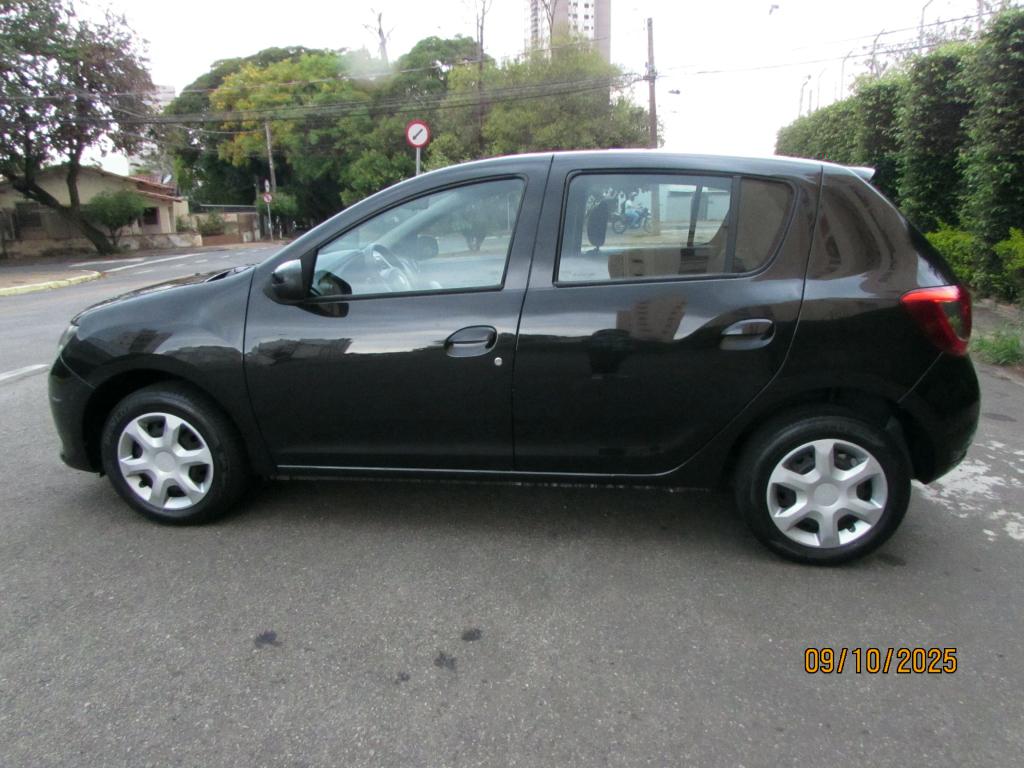 RENAULT Sandero - Foto