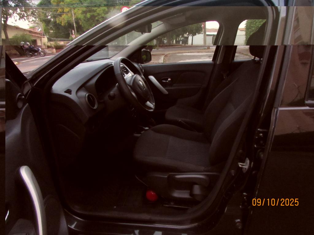 RENAULT Sandero - Foto