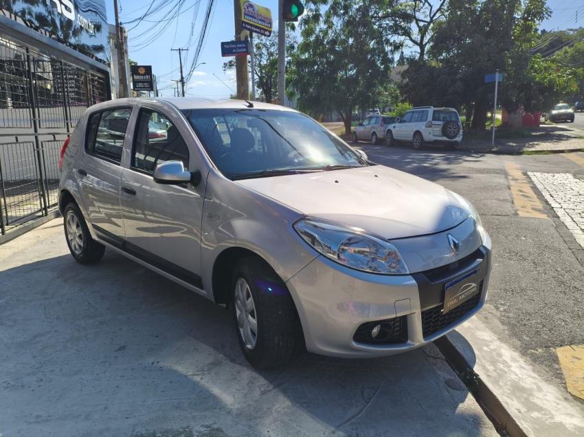 RENAULT Sandero - Foto