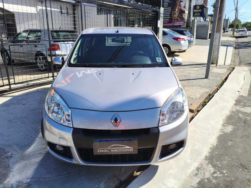 RENAULT Sandero - Foto