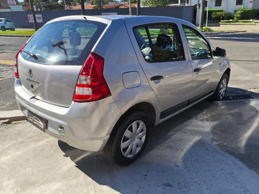 RENAULT Sandero - Foto