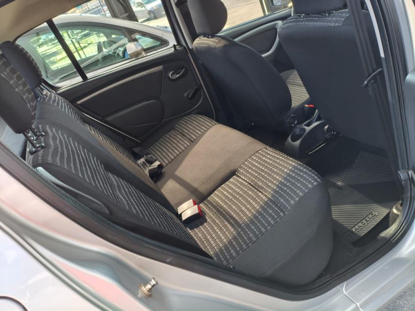 RENAULT Sandero - Foto