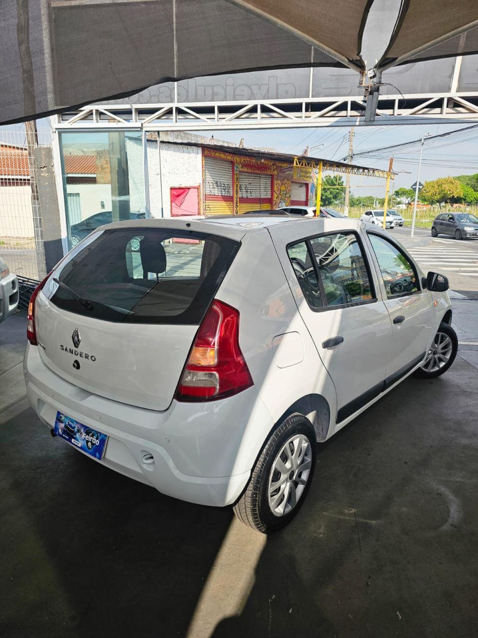 RENAULT Sandero - Foto