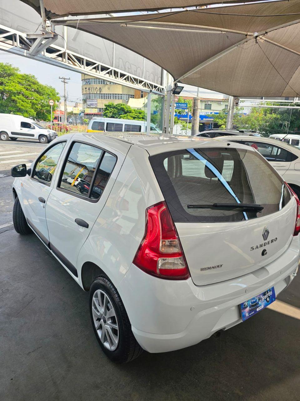 RENAULT Sandero - Foto