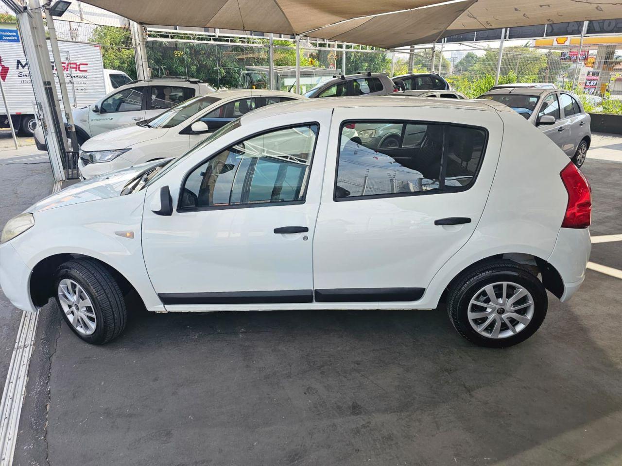 RENAULT Sandero - Foto