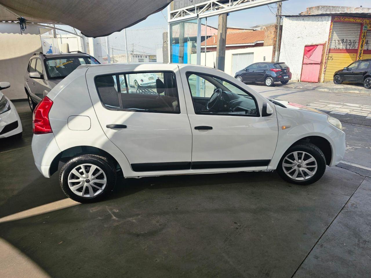 RENAULT Sandero - Foto