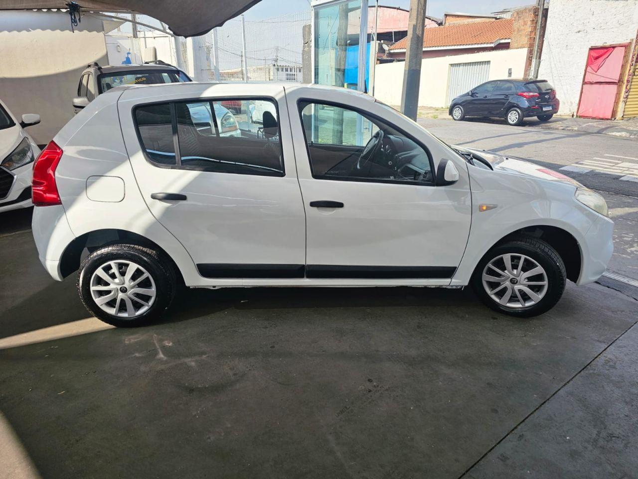 RENAULT Sandero - Foto