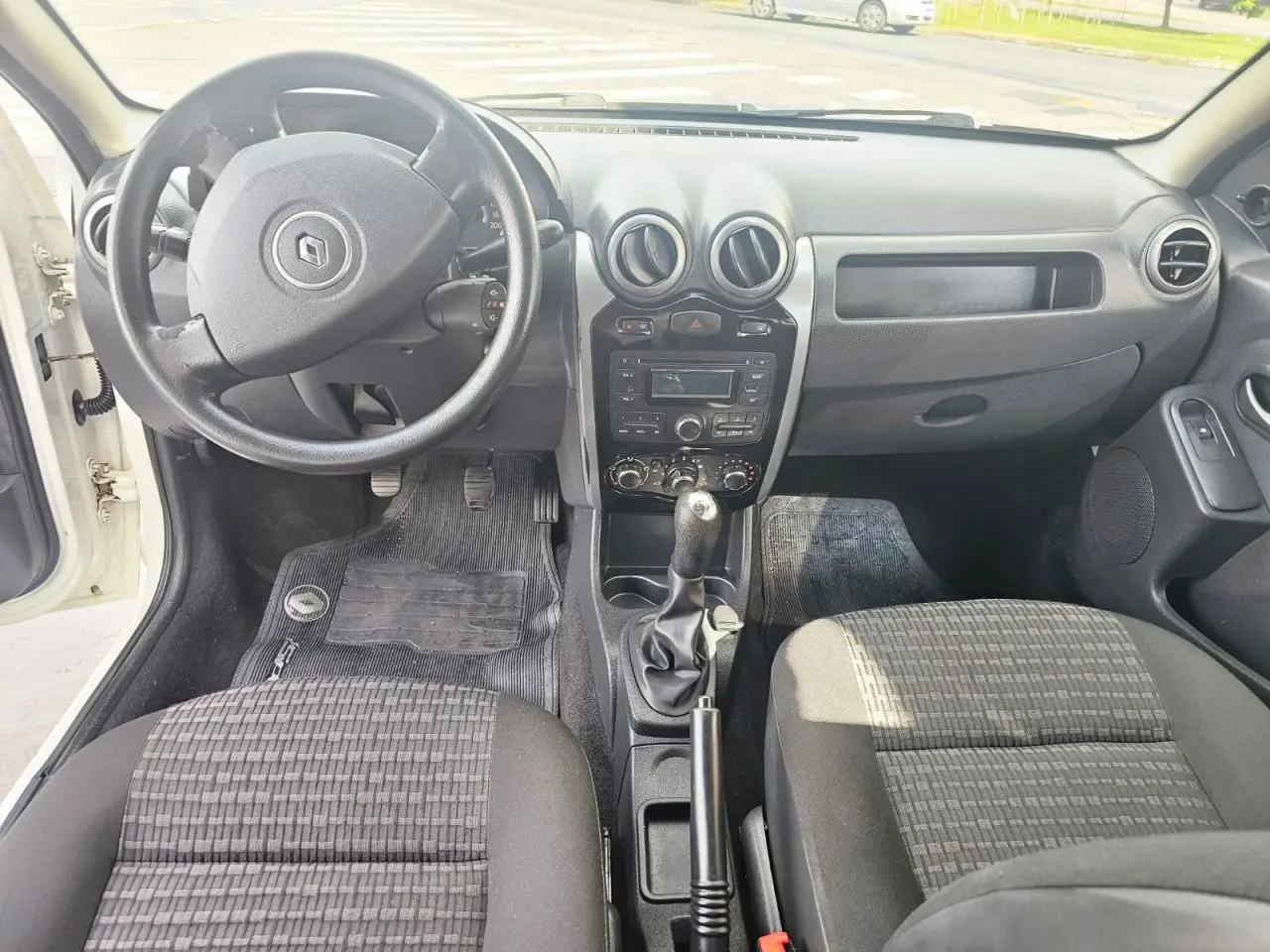 RENAULT Sandero - Foto