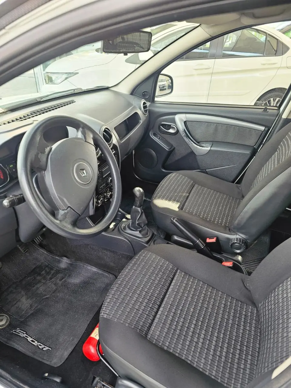RENAULT Sandero - Foto