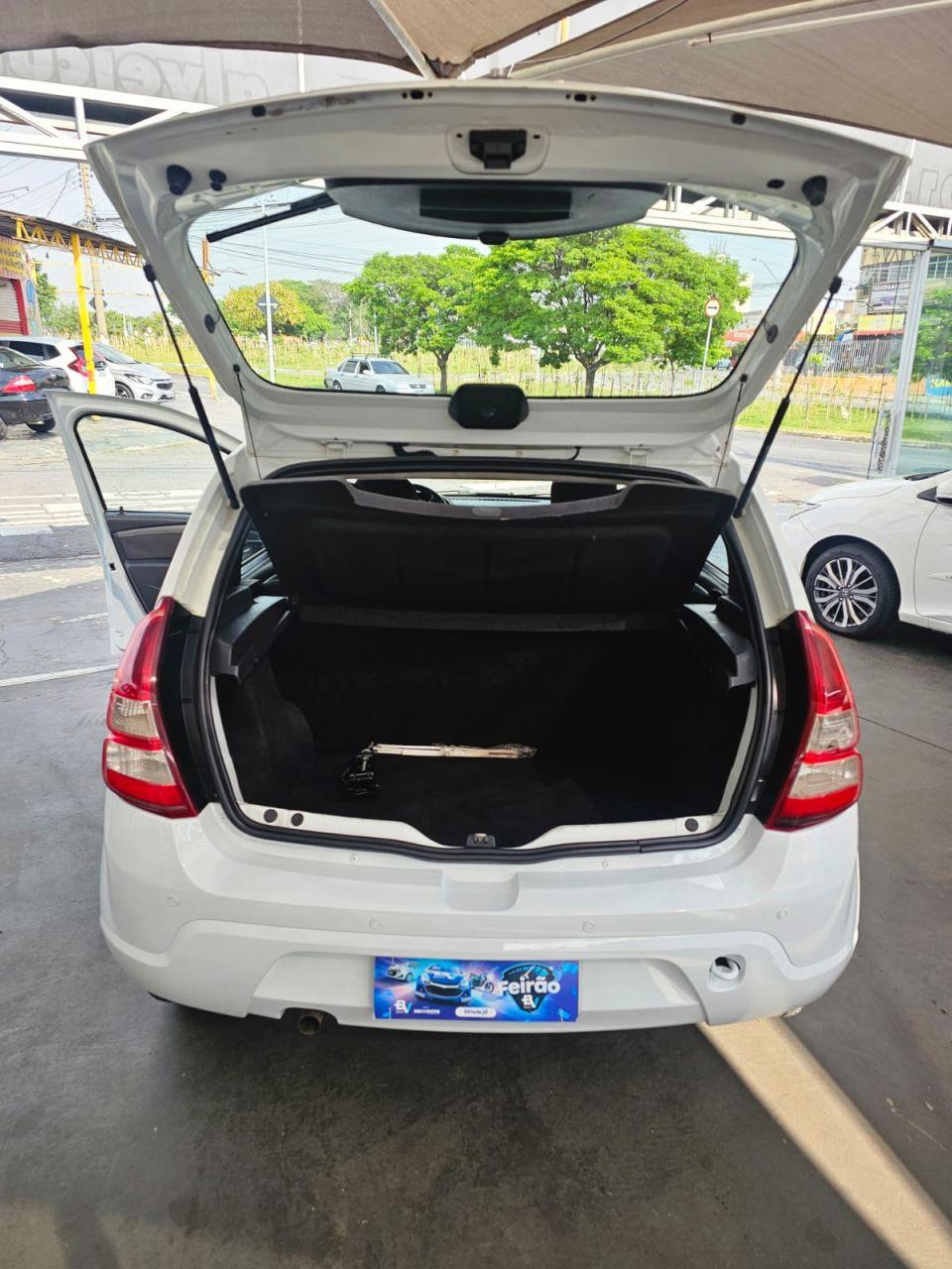 RENAULT Sandero - Foto