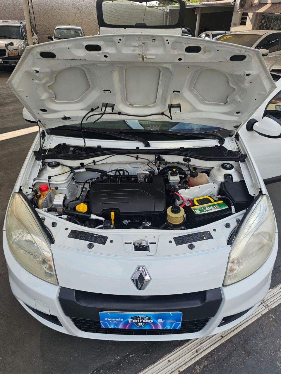 RENAULT Sandero - Foto