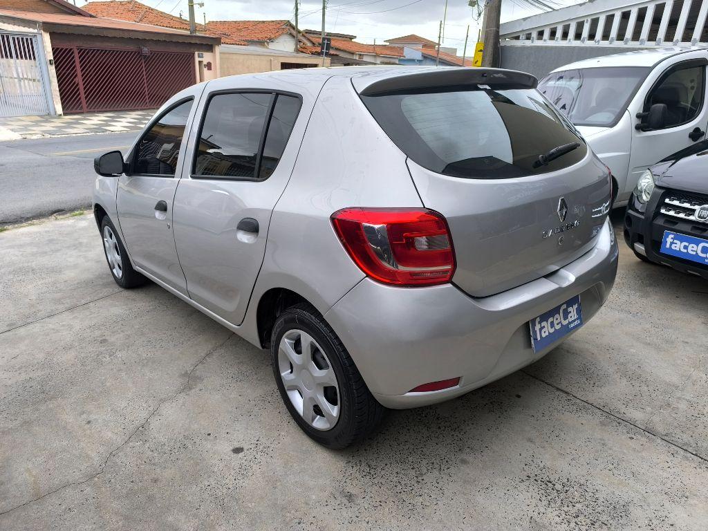 RENAULT Sandero - Foto