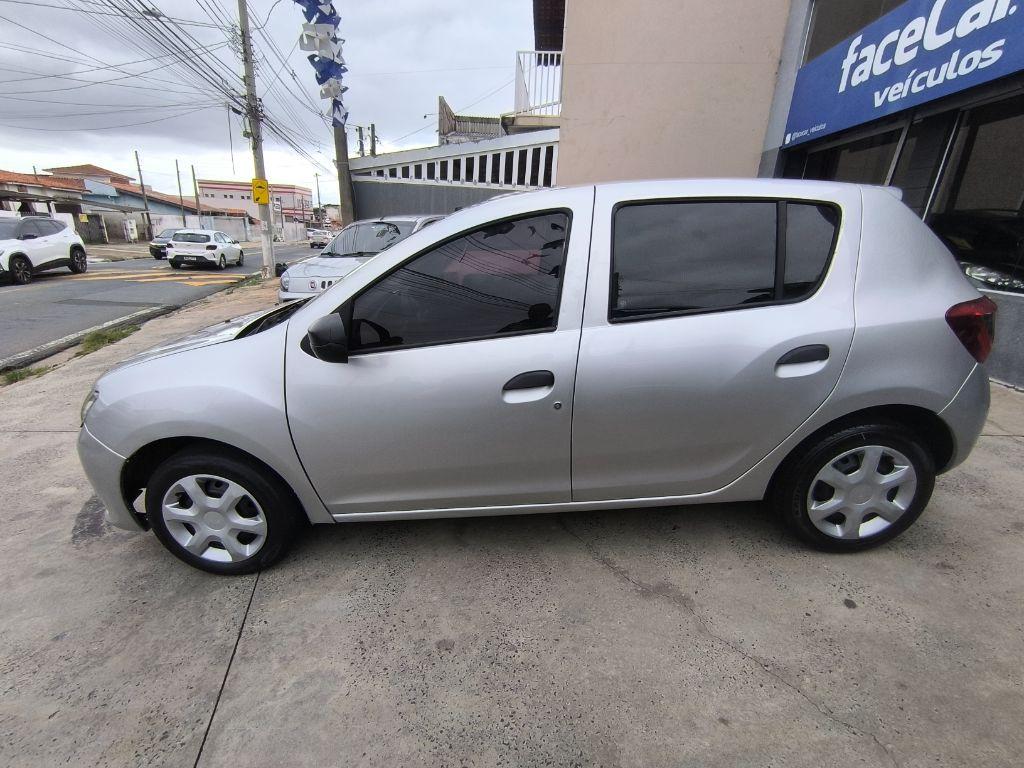 RENAULT Sandero - Foto