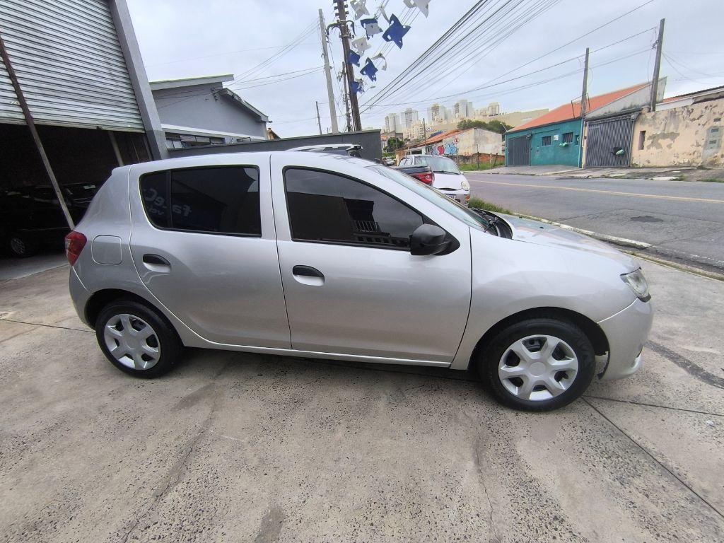 RENAULT Sandero - Foto