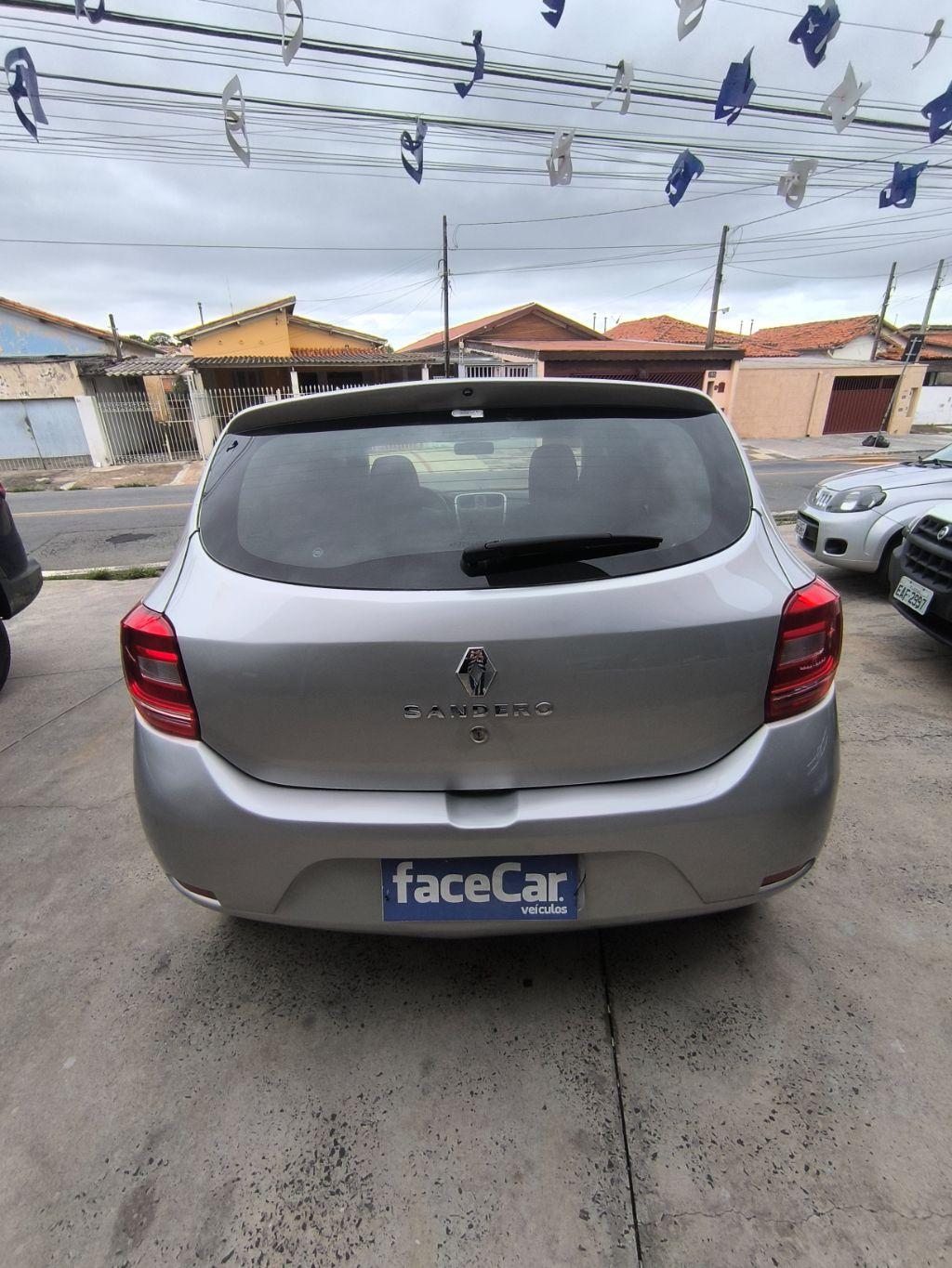 RENAULT Sandero - Foto