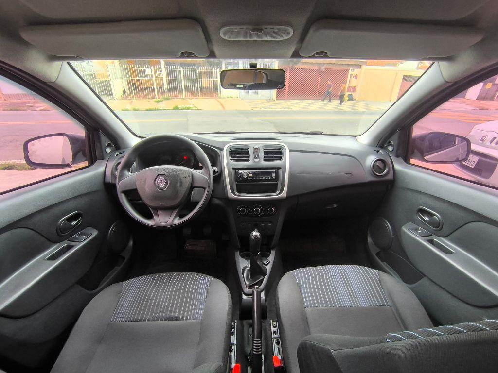 RENAULT Sandero - Foto