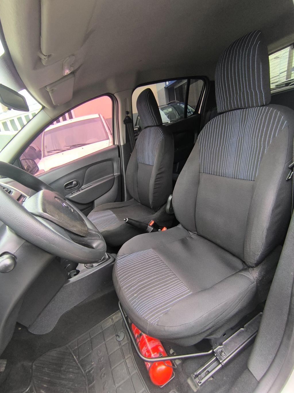 RENAULT Sandero - Foto