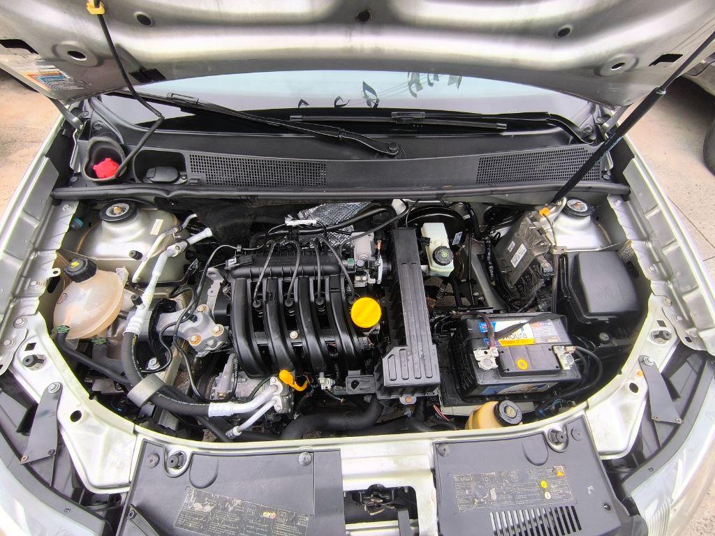 RENAULT Sandero - Foto