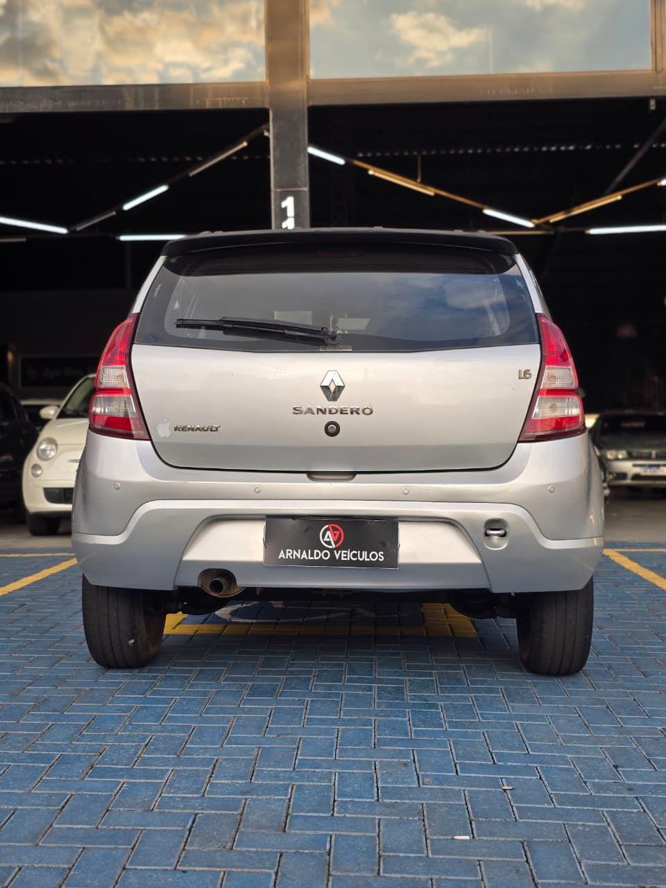 RENAULT Sandero - Foto