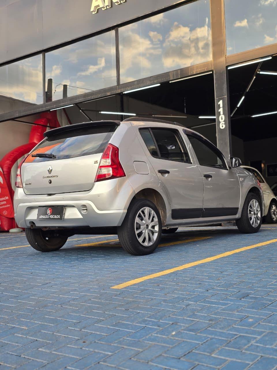 RENAULT Sandero - Foto