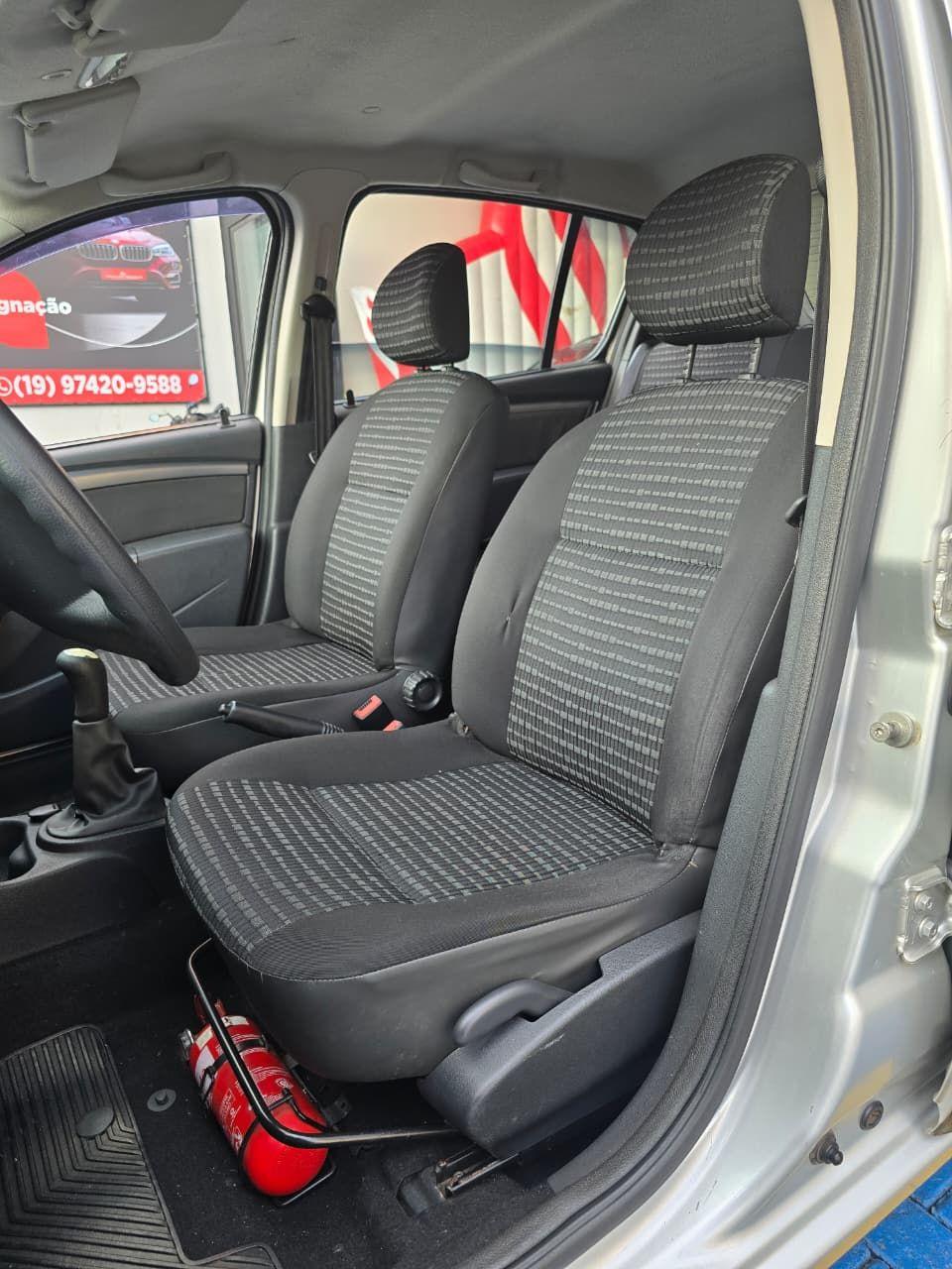 RENAULT Sandero - Foto