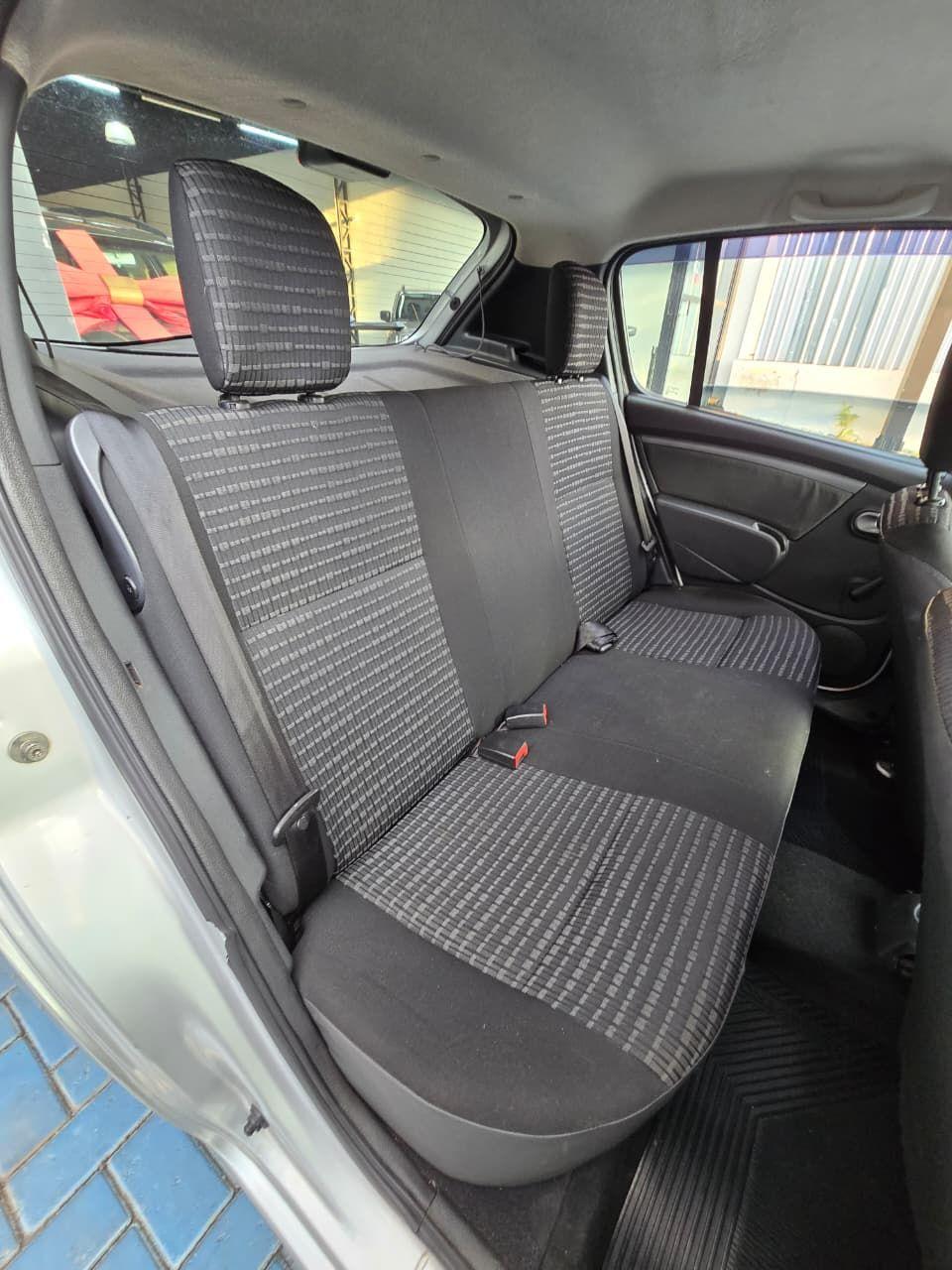 RENAULT Sandero - Foto