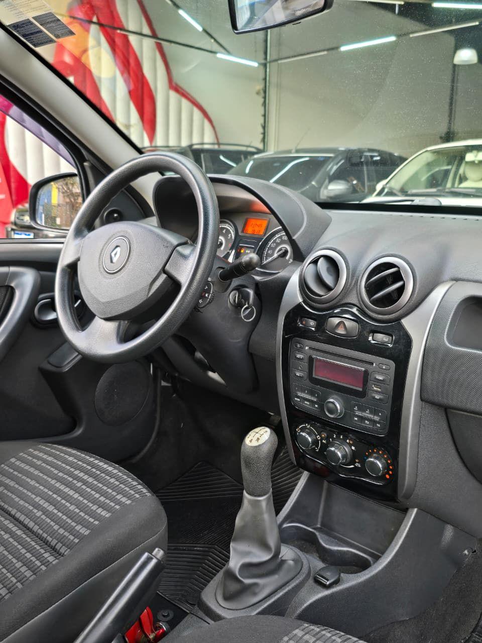 RENAULT Sandero - Foto