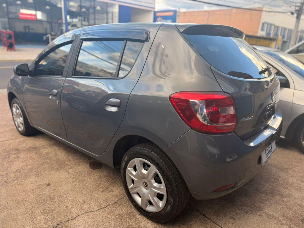 RENAULT Sandero - Foto