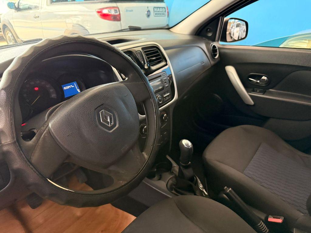 RENAULT Sandero - Foto