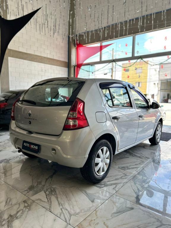 RENAULT Sandero - Foto