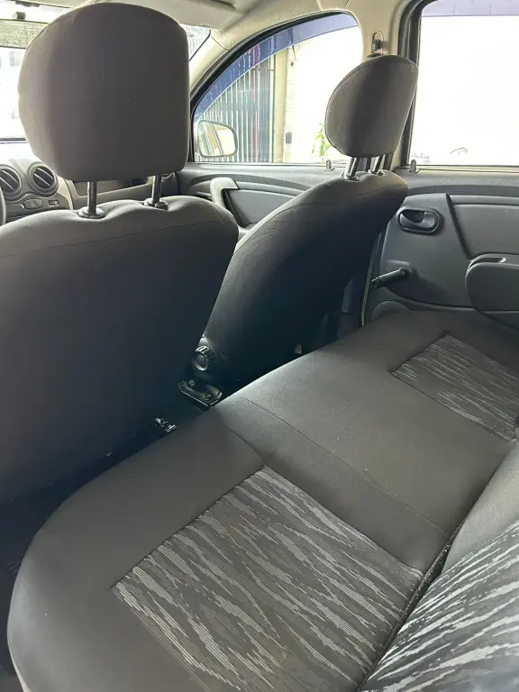 RENAULT Sandero - Foto