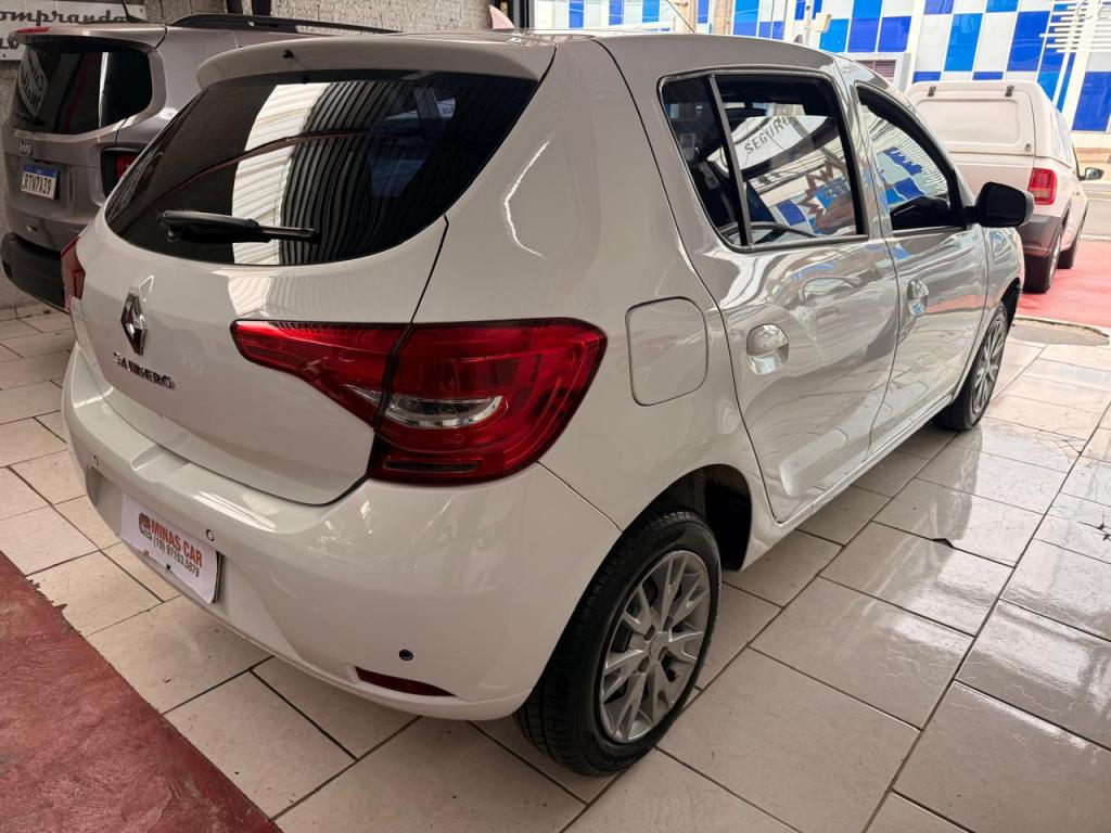 RENAULT Sandero - Foto