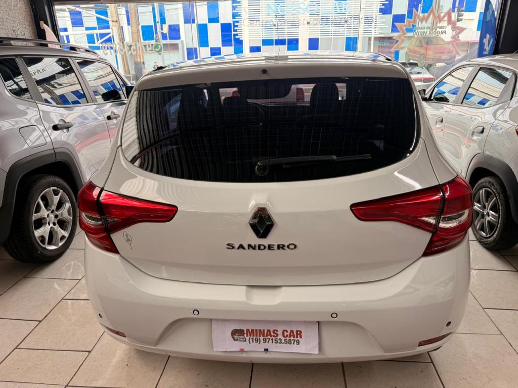 RENAULT Sandero - Foto